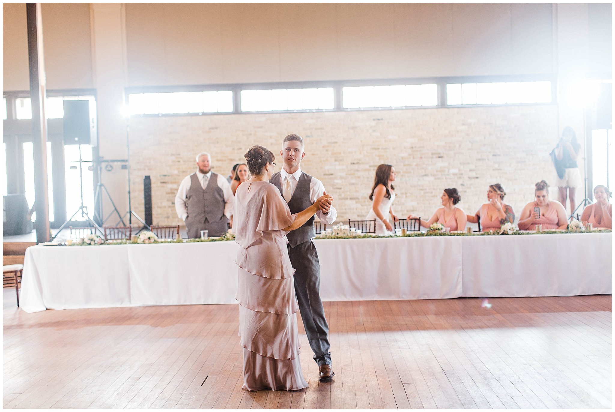 texas-wedding-photographer-the-venue-on-church-street-cureo-elegant-green-wedding_0014