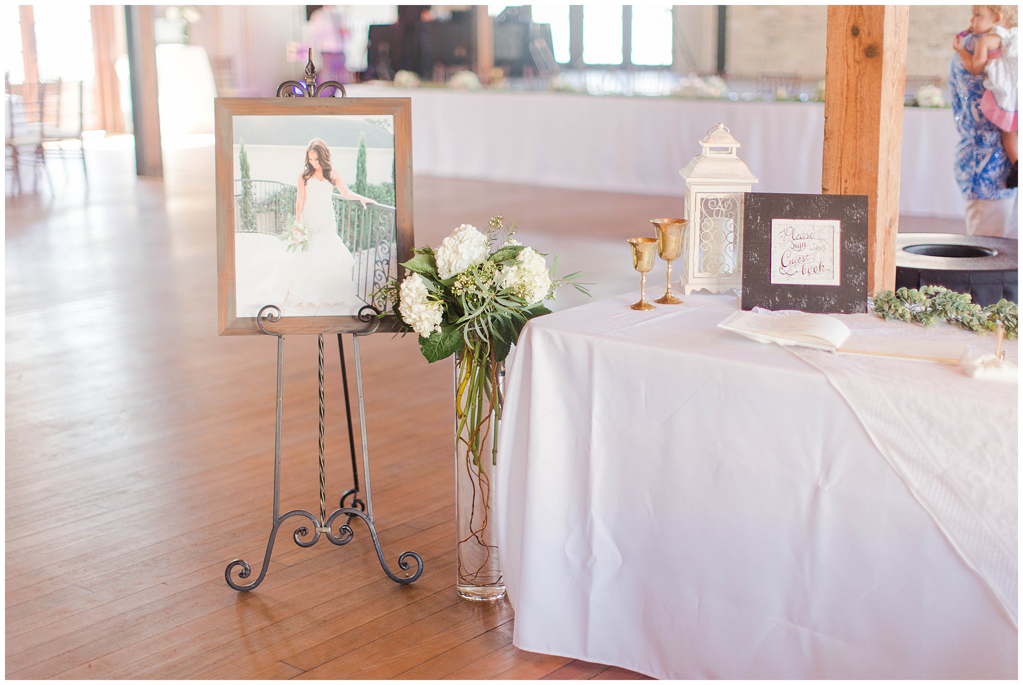 texas-wedding-photographer-the-venue-on-church-street-cureo-elegant-green-wedding_0050